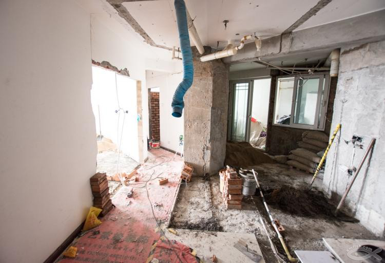 砌墻穩(wěn)步進(jìn)行中