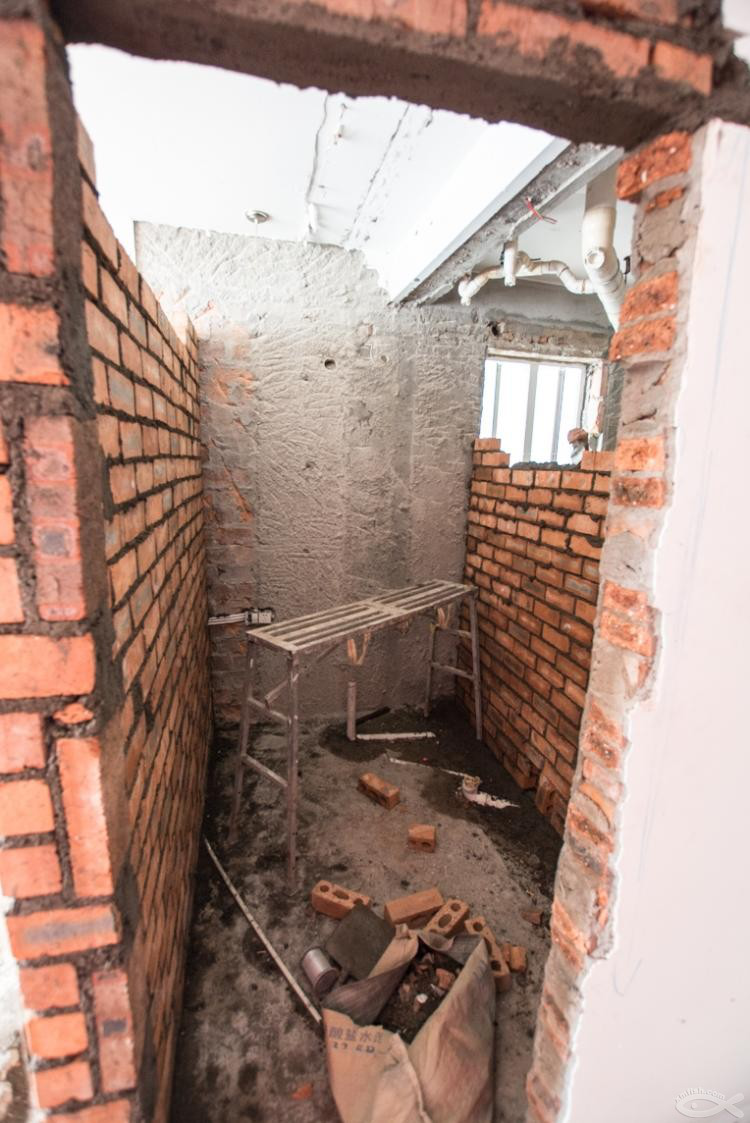 砌墻穩(wěn)步進(jìn)行中