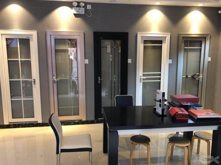 初探小魚網(wǎng)紅門窗店：英博門窗