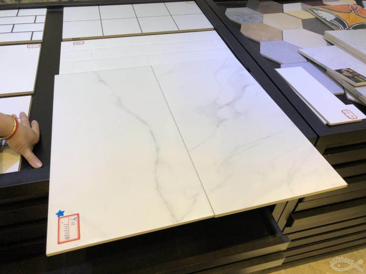 去網(wǎng)紅店選瓷磚，沒想到老板居然和我們是......