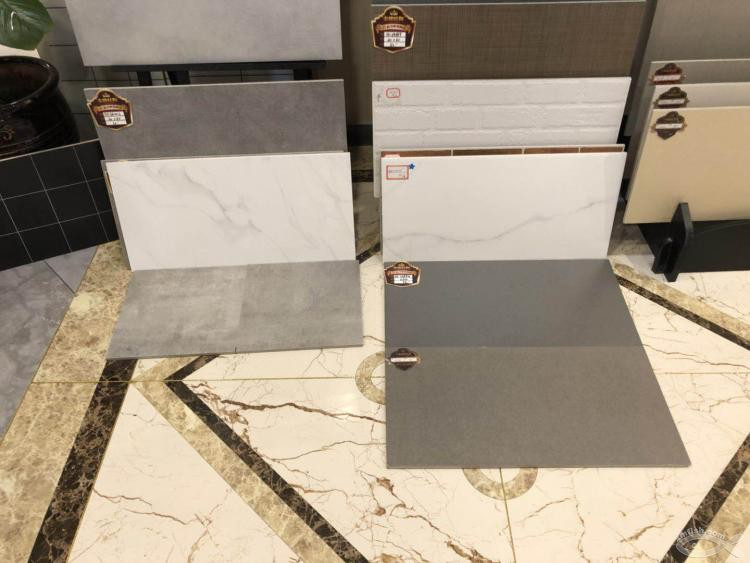 去網(wǎng)紅店選瓷磚，沒想到老板居然和我們是......