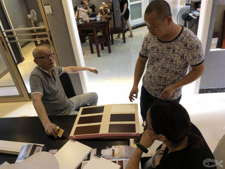 室內(nèi)木門還有這么多種？為什么衛(wèi)生間門需要帶一片玻璃呢？ 我來告訴你答案！