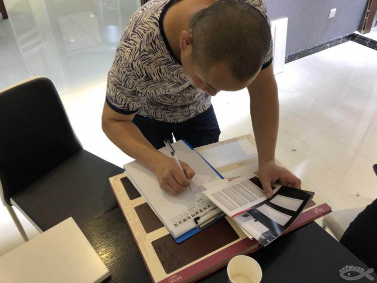 室內(nèi)木門還有這么多種？為什么衛(wèi)生間門需要帶一片玻璃呢？ 我來告訴你答案！