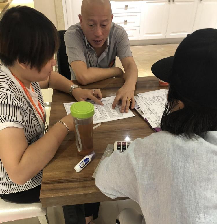 前往宜格空間修改圖紙，體驗到了耐心的服務(wù)， 還吃到了傳說中的特色午餐！