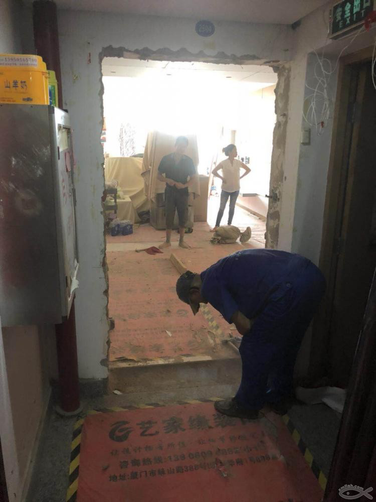 更換防盜門全過程大揭秘，我們家有一個能吃下十多桶水泥的怪物！