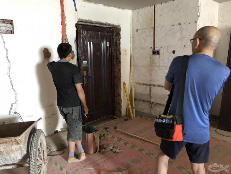 更換防盜門全過程大揭秘，我們家有一個能吃下十多桶水泥的怪物！