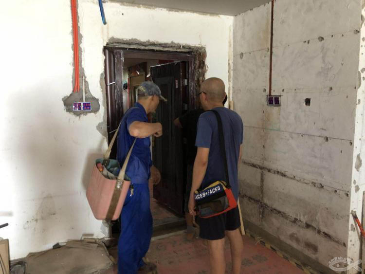 更換防盜門全過程大揭秘，我們家有一個能吃下十多桶水泥的怪物！