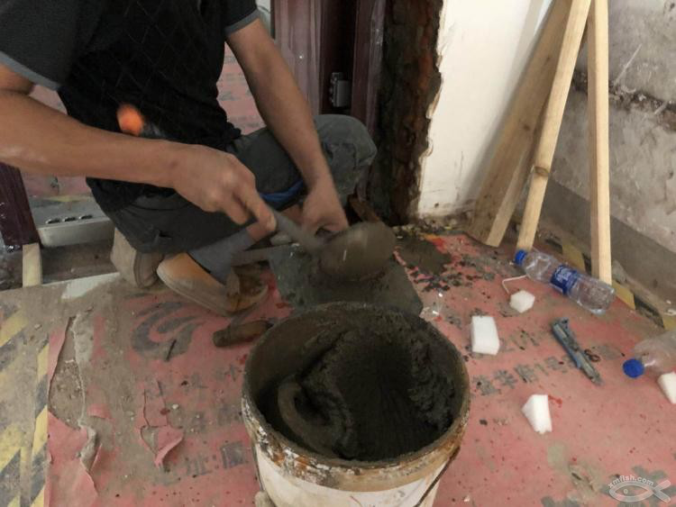 更換防盜門全過程大揭秘，我們家有一個能吃下十多桶水泥的怪物！