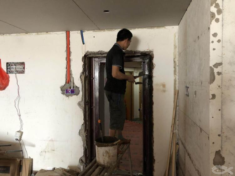 更換防盜門全過程大揭秘，我們家有一個能吃下十多桶水泥的怪物！