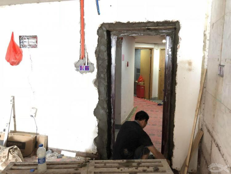 更換防盜門全過程大揭秘，我們家有一個能吃下十多桶水泥的怪物！