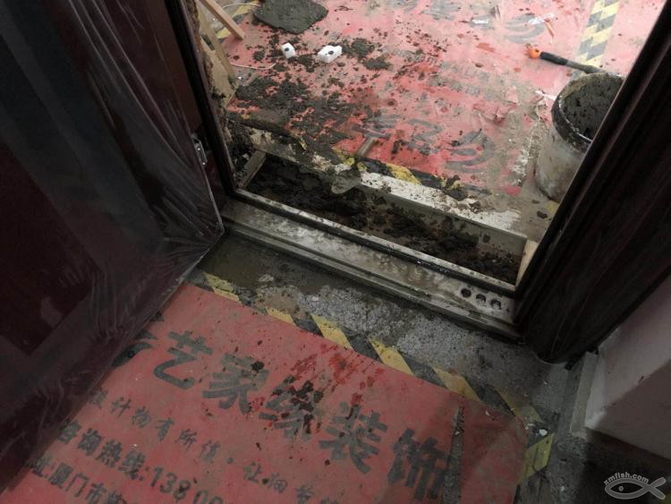 更換防盜門全過程大揭秘，我們家有一個能吃下十多桶水泥的怪物！