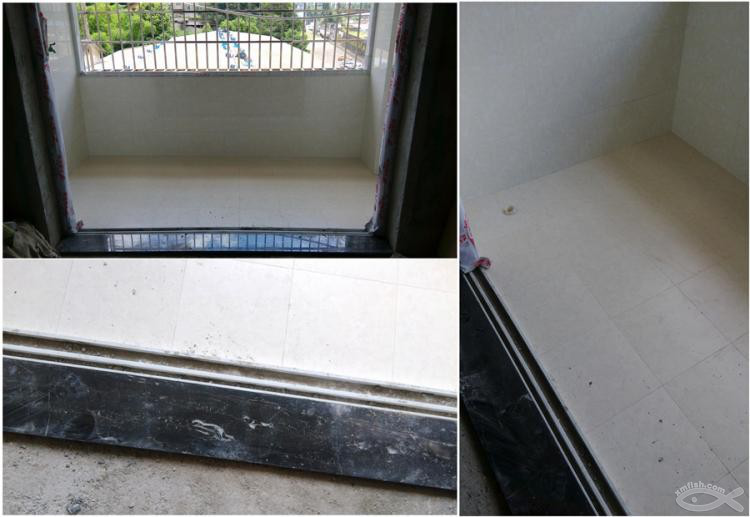 7月29日，鋪磚進(jìn)行時(shí)，集體視察工地中